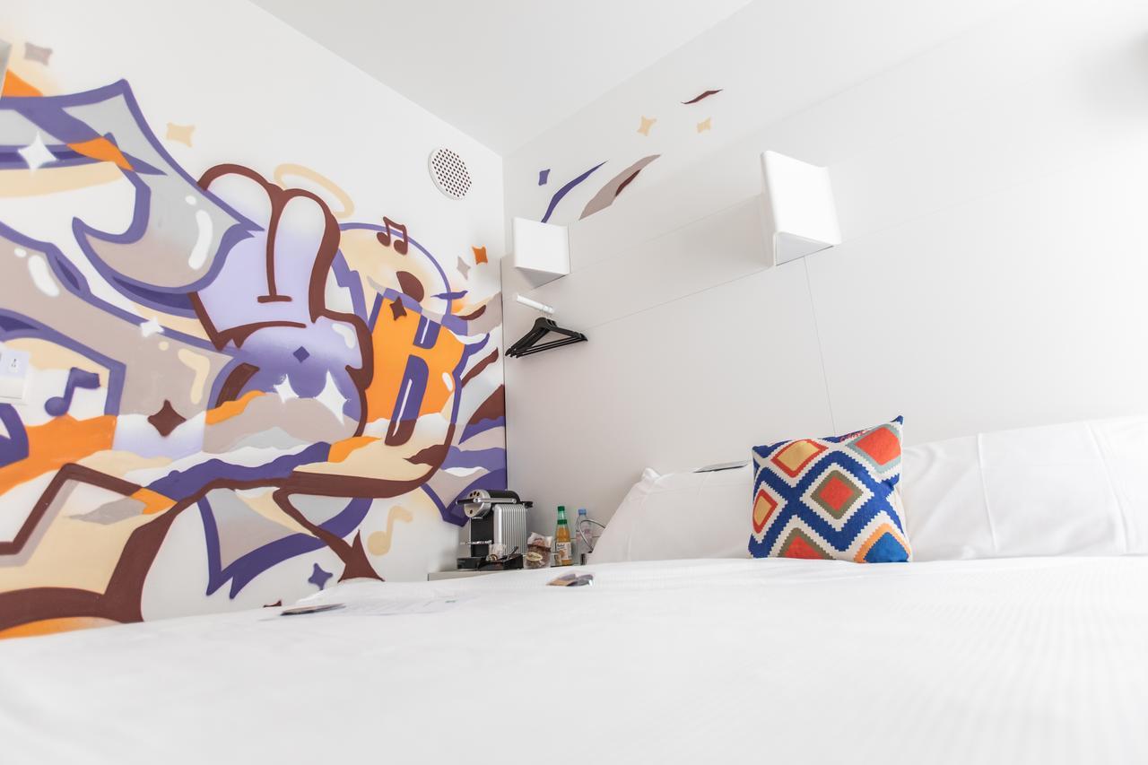 Ibis Styles Lausanne Center Madhouse Экстерьер фото
